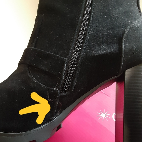 Size 11 wide Sweater Cuff Bootie - Picture 8 of 8